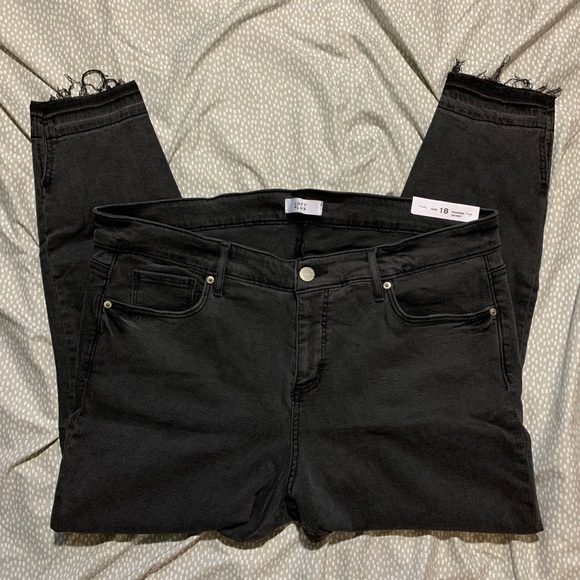 LOFT Denim - NWT super cute distressed hem loft jeans